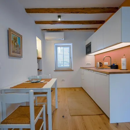 Apartman Art & Design *